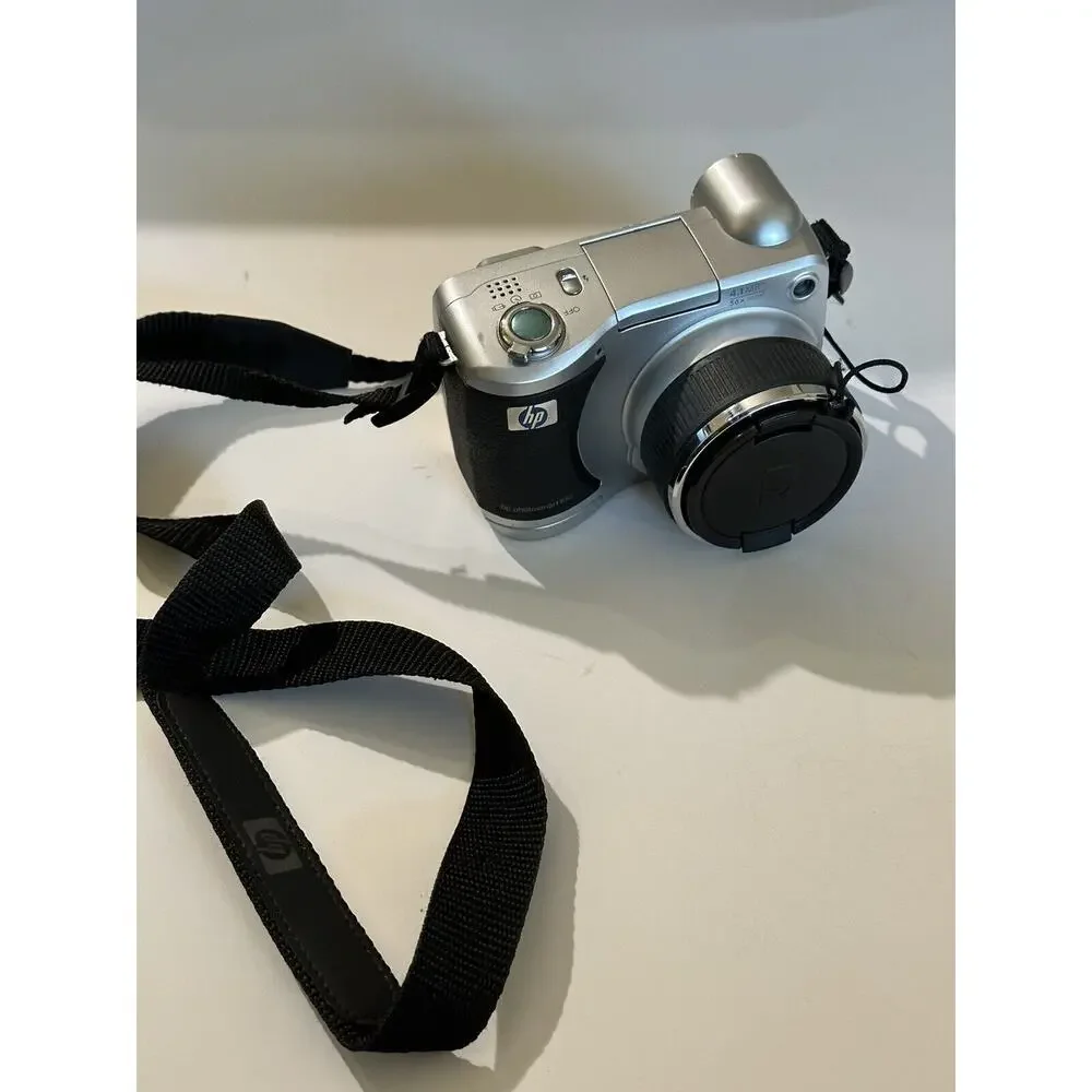 HP Photosmart 850 4.1MP Compact‎ Digital Camera Silver For PARTS / Repair Only